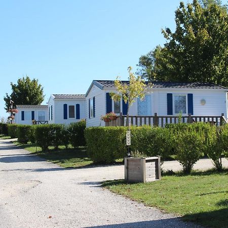 Camping Du Pontis Verteillac Buitenkant foto