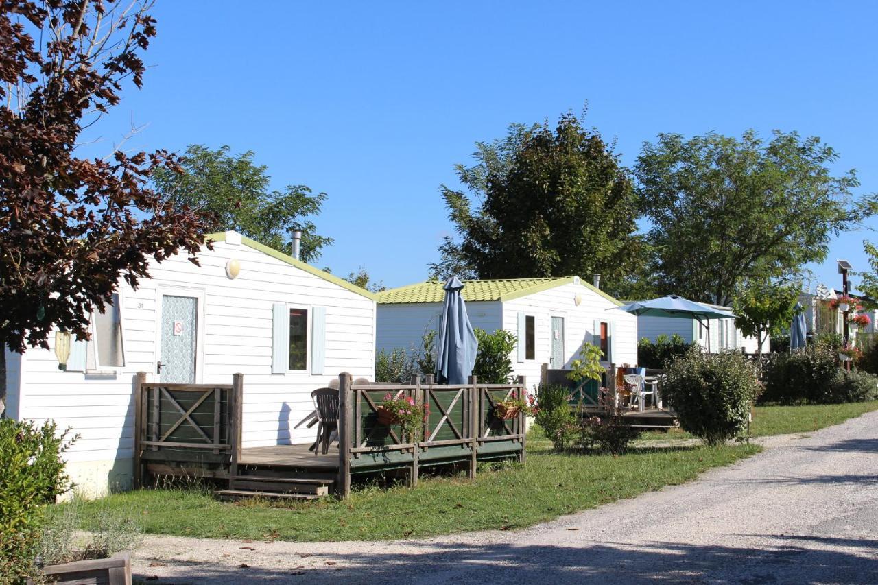 Camping Du Pontis Verteillac Buitenkant foto
