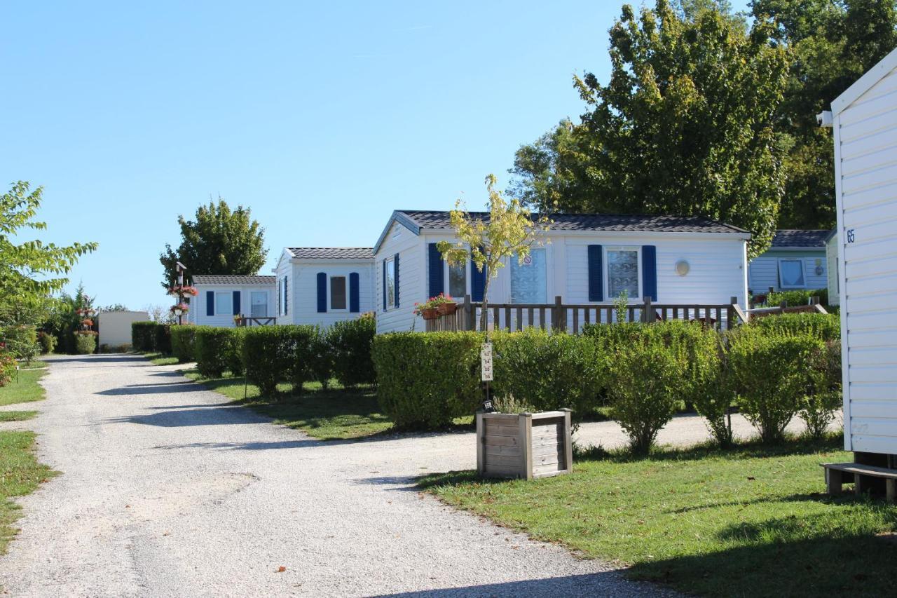 Camping Du Pontis Verteillac Buitenkant foto
